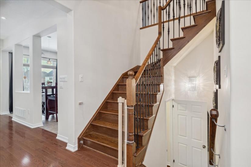 Property listing for 19 Deborah Crt., Hamilton, ON