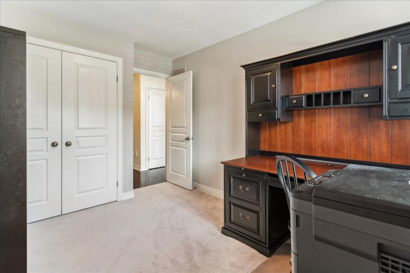 Property listing for 36 Forest Valley Cres., Dundas, ON
