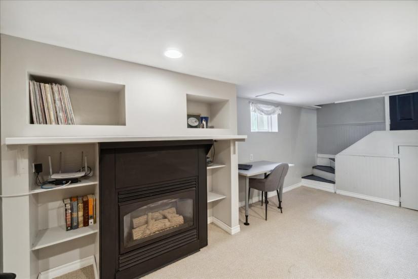 Property listing for 133 Longwood Rd. N., Hamilton, ON