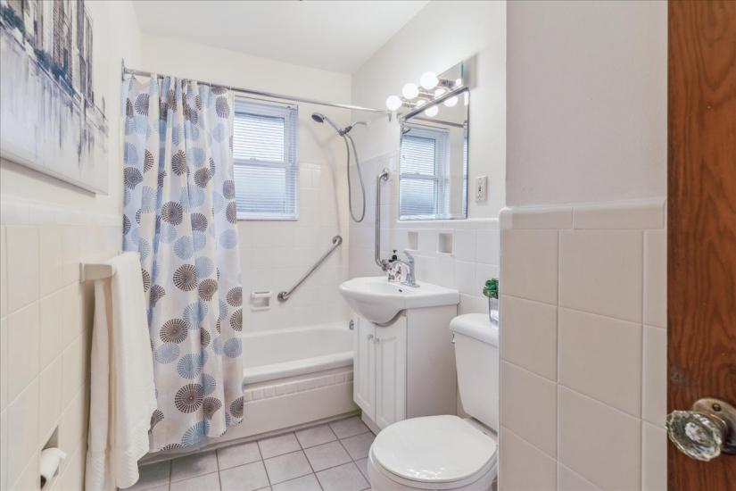 Property listing for 272 East 44th St., Hamilton, ON