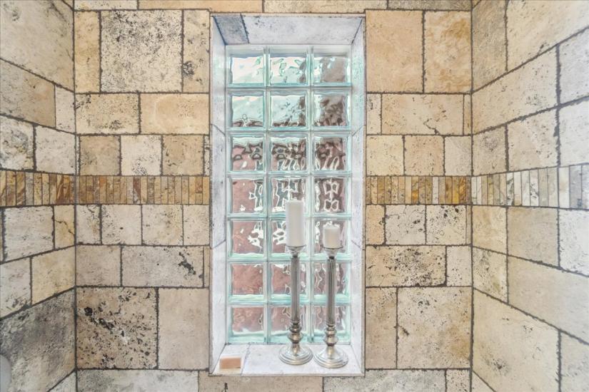 Property listing for 310 Locke St. S., Hamilton, ON