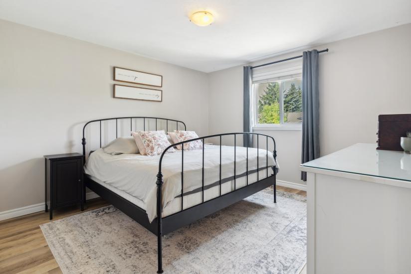Property listing for 11 Anderson Cres., Smithville, ON