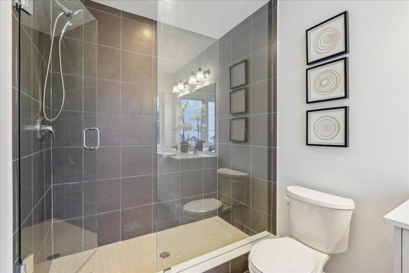 Property listing for 46 Capstone Lane, Hamilton, ON