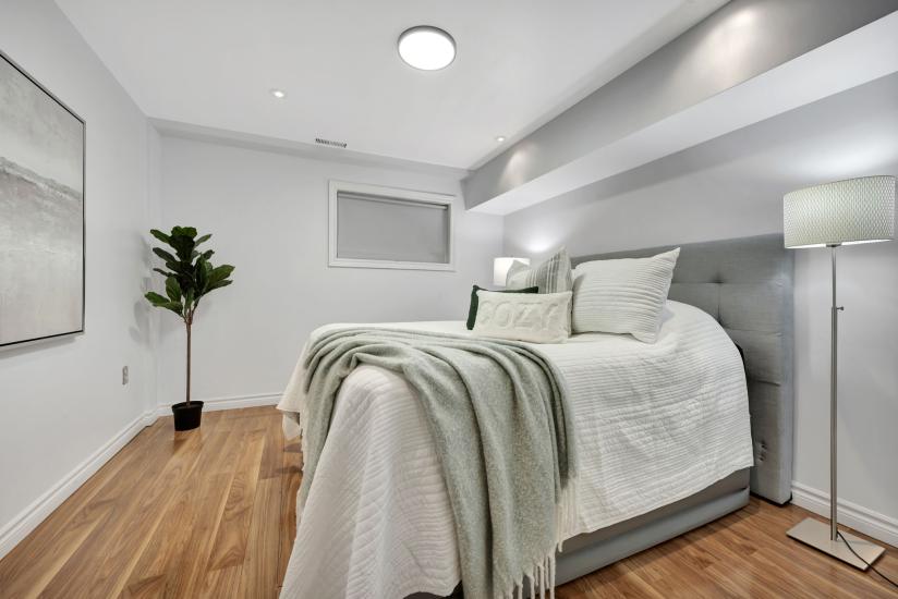 Property listing for 95 Heatherdale Place, Hamilton, ON