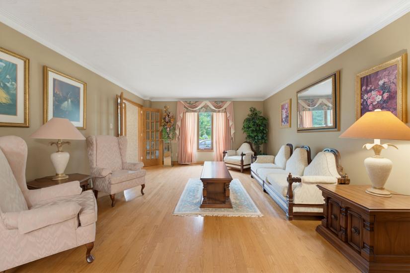 Property listing for 348 Shaver Rd., Ancaster, ON