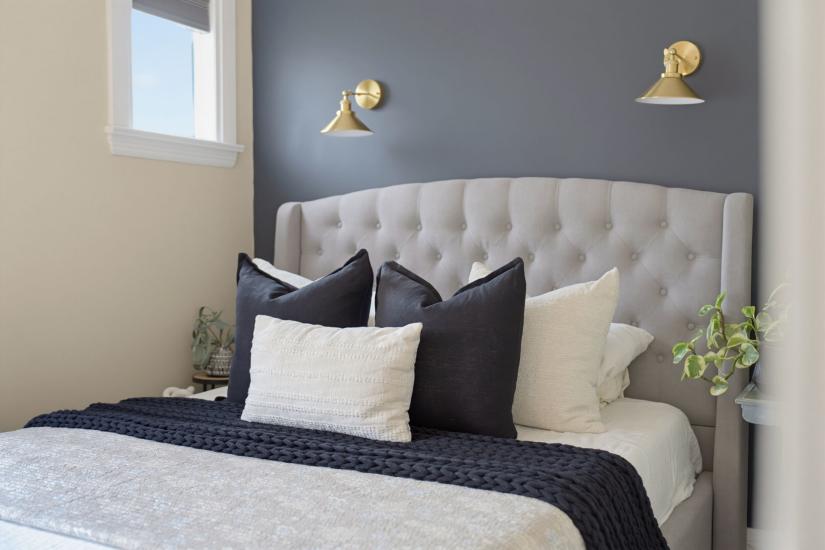 Property listing for 394 Charlton Ave. W., Hamilton, ON