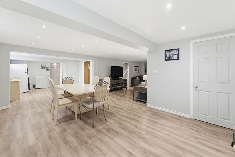 Property listing for 516 Mud St. E., Stoney Creek, ON