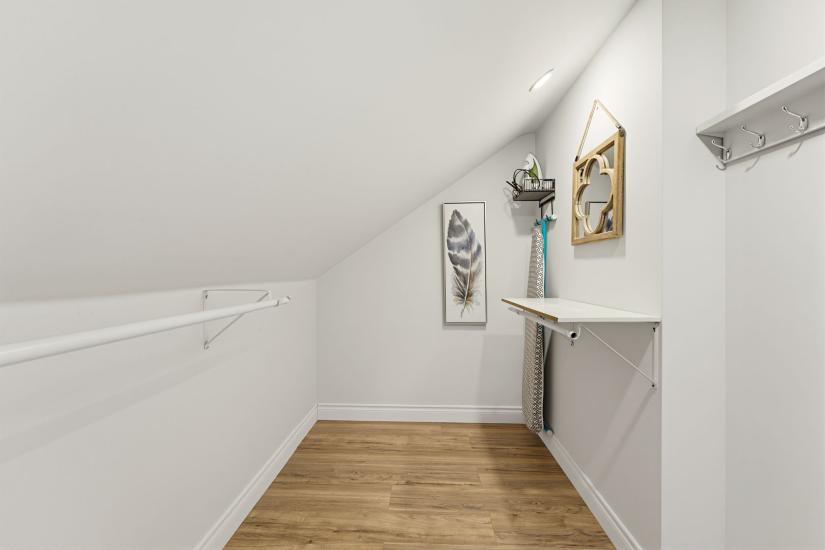 Property listing for 206 Craigroyston Rd., Hamilton, ON