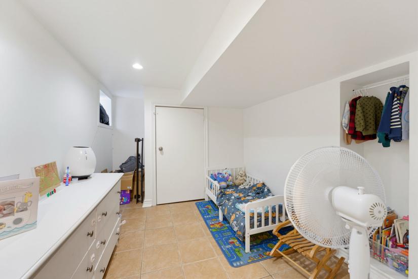 Property listing for 113 Wentworth St. S., Hamilton, ON