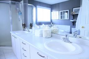 Property listing for 1 Hodge Crt., Dundas, ON