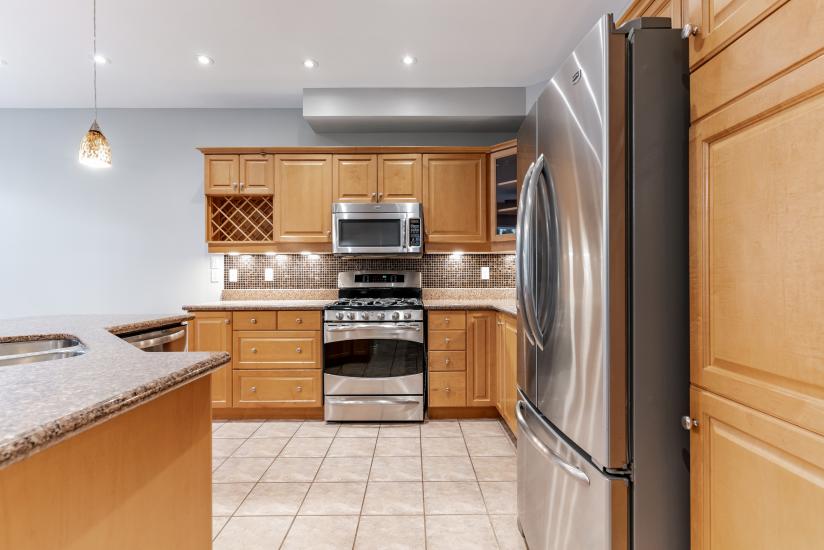 Property listing for 100 Davidson Blvd., Dundas, ON