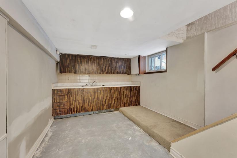 Property listing for 8 Senator Ave., Hamilton, ON