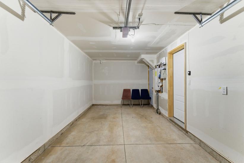 Property listing for 40 Zinfandel Dr. Unit #38, Stoney Creek, ON