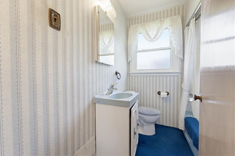 Property listing for 10 Oakley Crt., Ancaster, ON