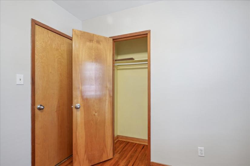 Property listing for 16 Greenwood St., Hamilton, ON
