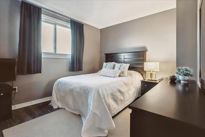 Property listing for 110 Glenashton Dr., Stoney Creek, ON