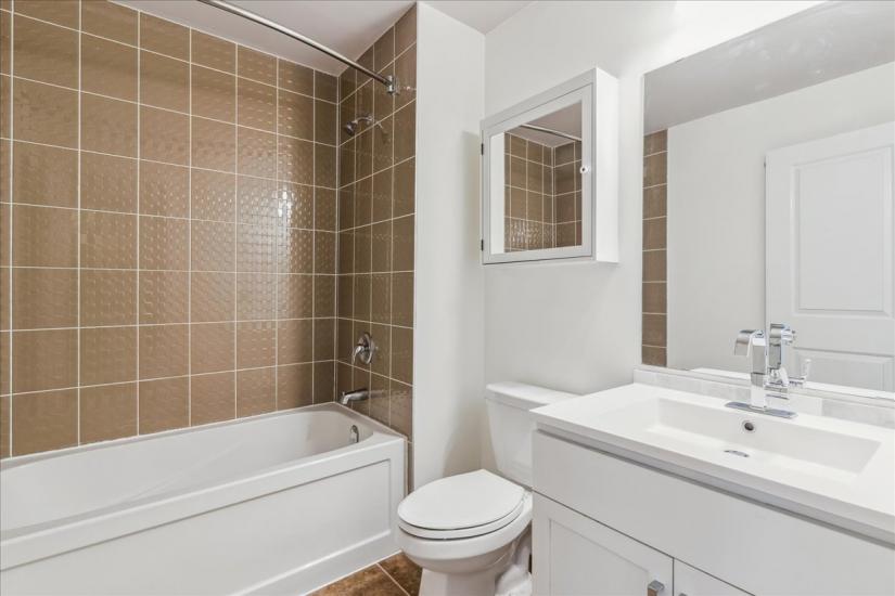 Property listing for 209 Westbank Trail, Hamilton, ON