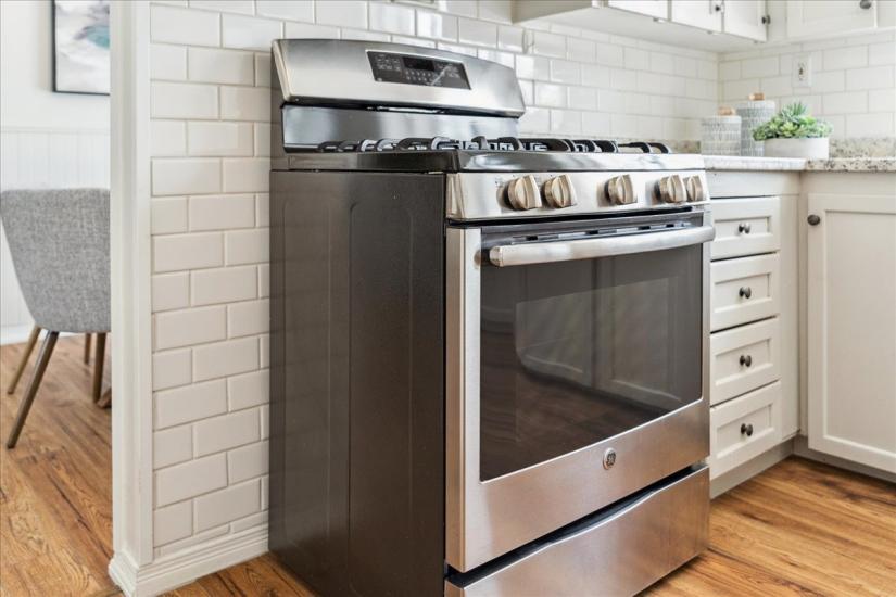 Property listing for 23 Lorne Ave., Hamilton, ON