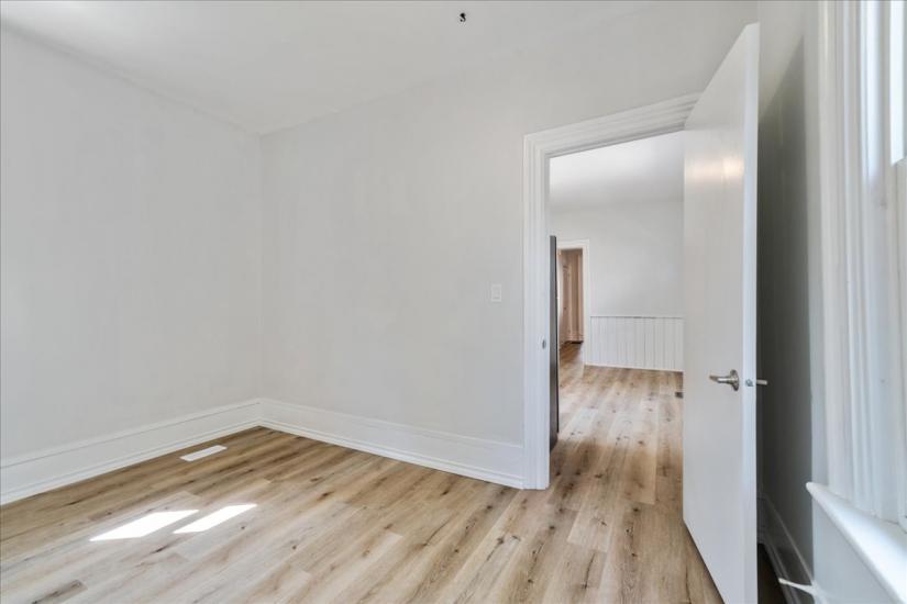 Property listing for 116 Grand River Ave., Brantford, ON