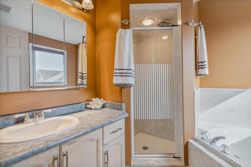 Property listing for 75 Claudette Gate, Hamilton, ON