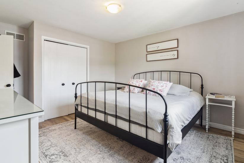 Property listing for 11 Anderson Cres., Smithville, ON
