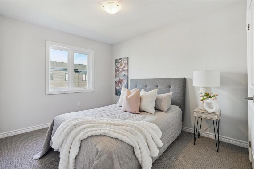 Property listing for 21 Cadwell Lane, Hamilton, ON