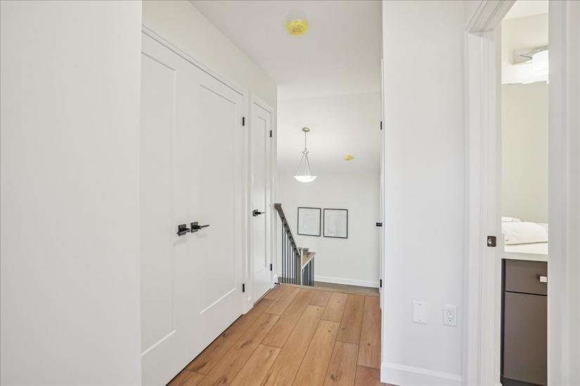 Property listing for 81 Bensley Lane, Hamilton, ON