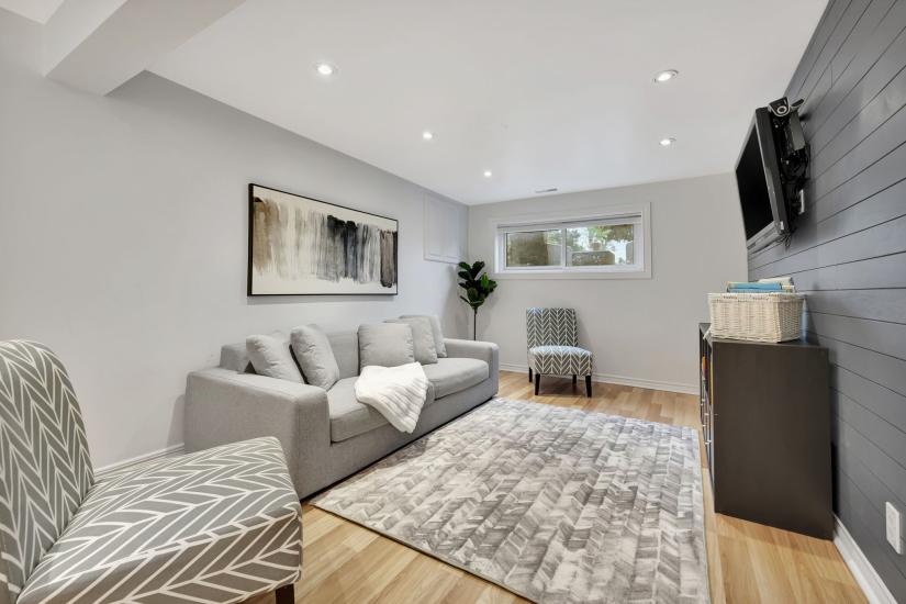 Property listing for 95 Heatherdale Place, Hamilton, ON