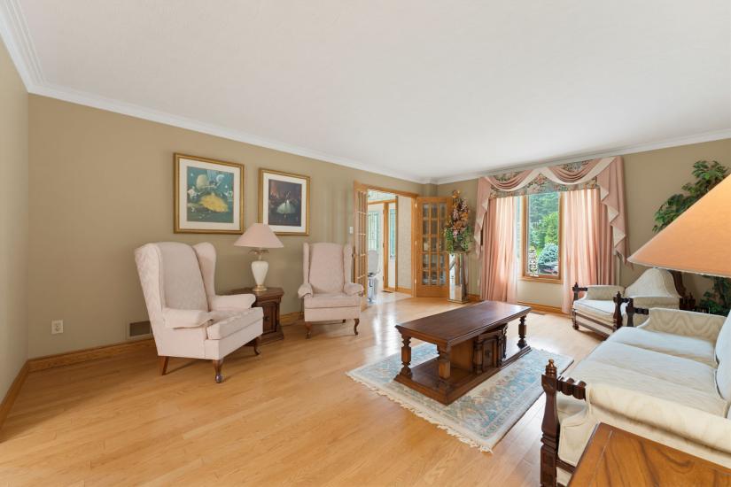 Property listing for 348 Shaver Rd., Ancaster, ON