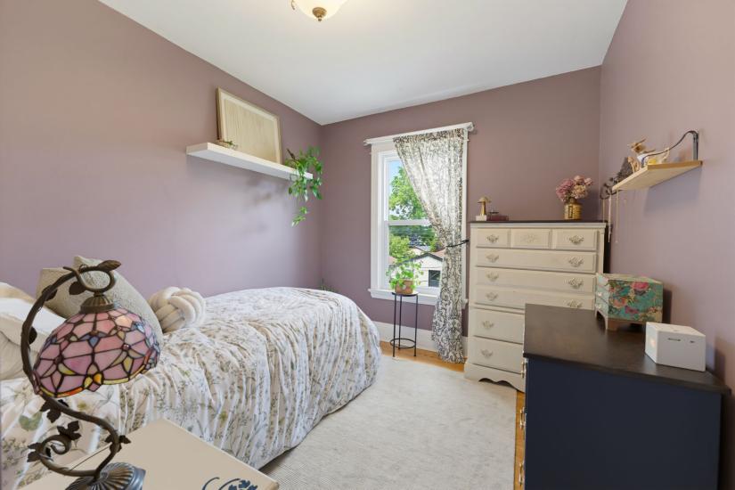 Property listing for 394 Charlton Ave. W., Hamilton, ON