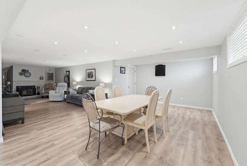 Property listing for 516 Mud St. E., Stoney Creek, ON