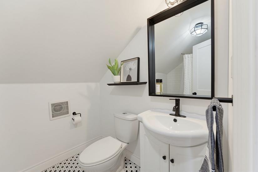 Property listing for 206 Craigroyston Rd., Hamilton, ON