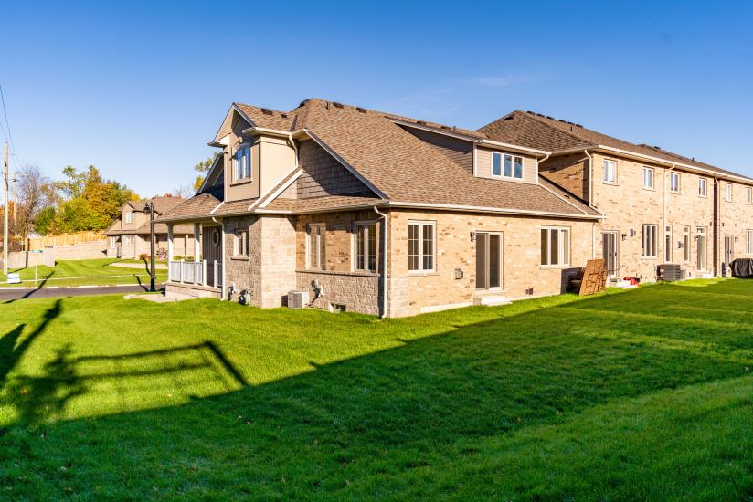 Property listing for 2 Dennis Drive, Smithville, Ontario