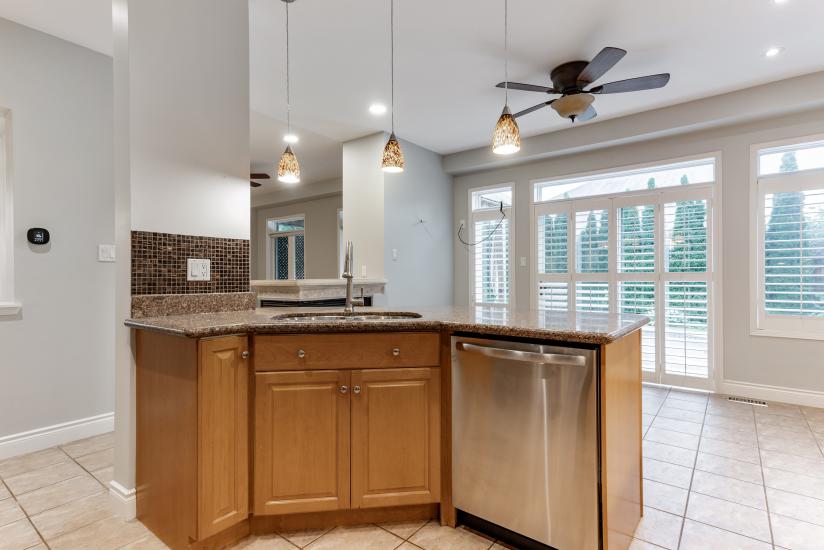 Property listing for 100 Davidson Blvd., Dundas, ON