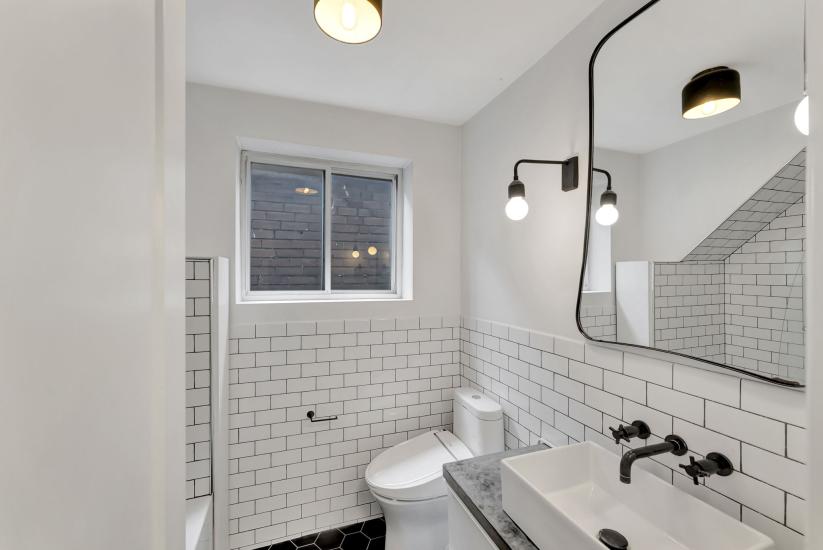 Property listing for 433 Hughson St. N., Hamilton, ON
