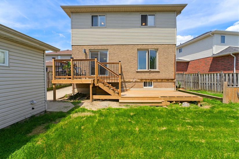 Property listing for 40 Lanza Crt., Hamilton, ON