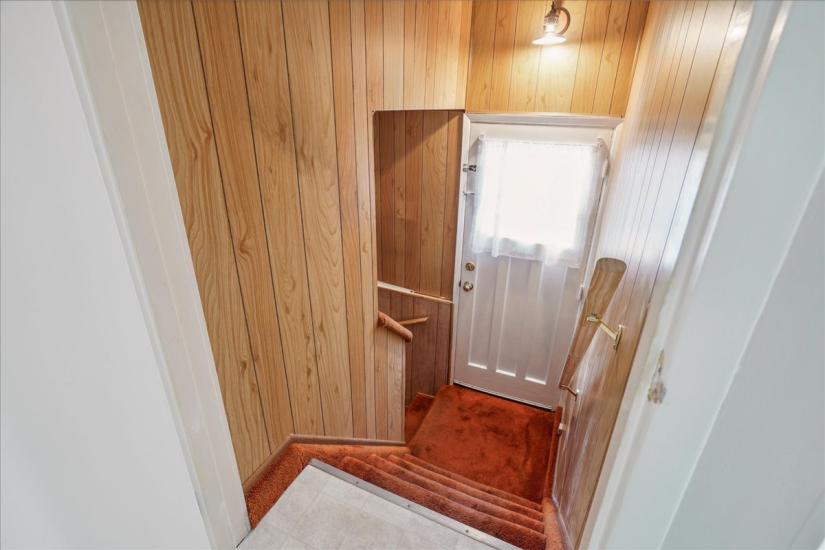 Property listing for 16 Greenwood St., Hamilton, ON