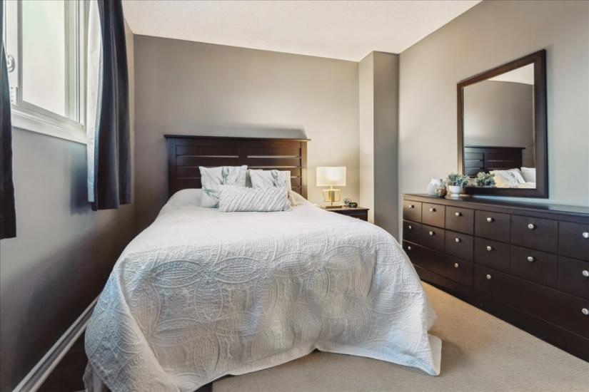 Property listing for 110 Glenashton Dr., Stoney Creek, ON
