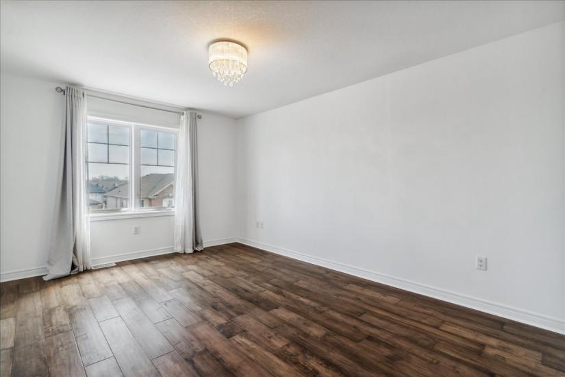 Property listing for 209 Westbank Trail, Hamilton, ON