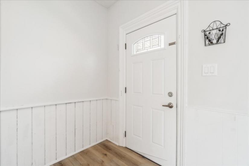 Property listing for 116 Grand River Ave., Brantford, ON