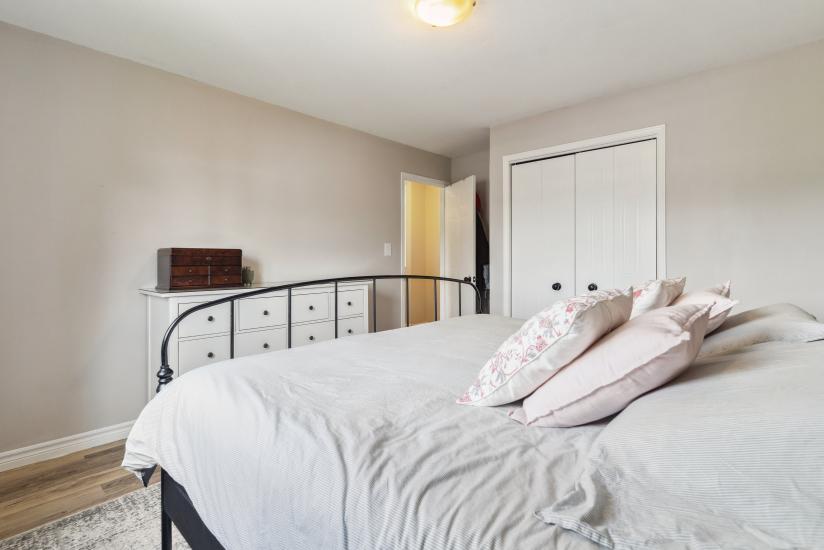Property listing for 11 Anderson Cres., Smithville, ON