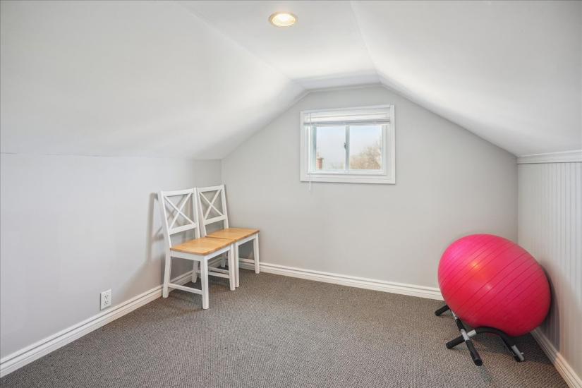 Property listing for 733 Dunn Ave., Hamilton, ON