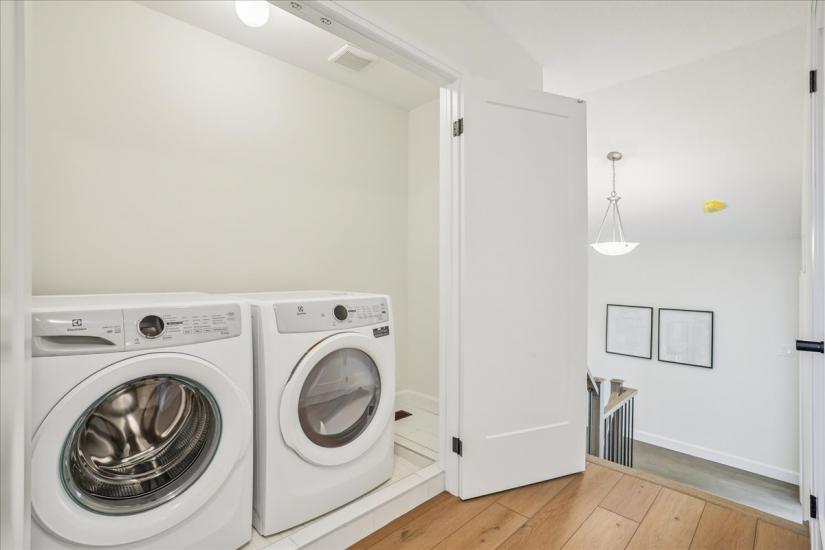 Property listing for 81 Bensley Lane, Hamilton, ON