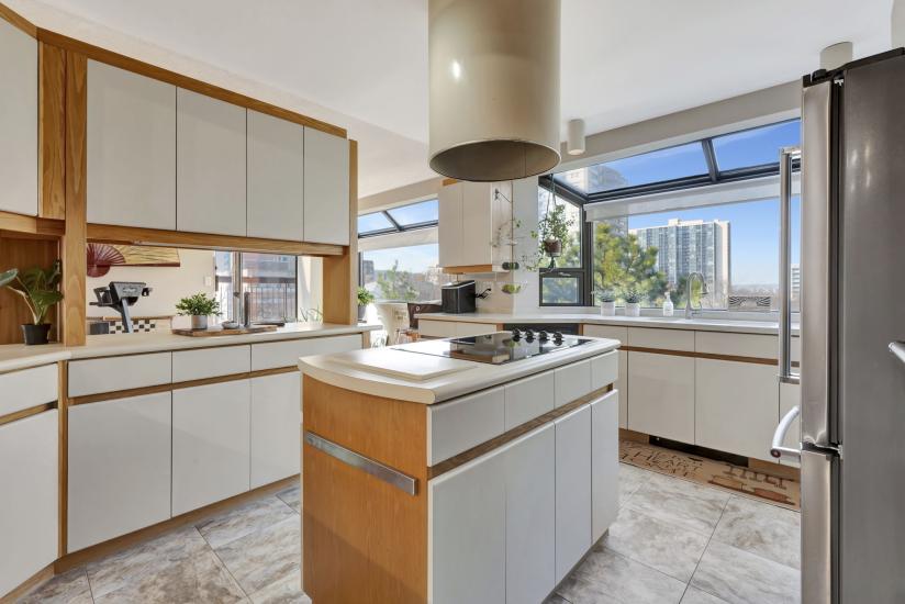 Property listing for #601-28 Duke St., Hamilton, ON