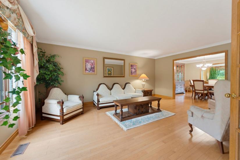 Property listing for 348 Shaver Rd., Ancaster, ON