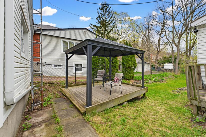 Property listing for 111 Sydenham St., Dundas, ON