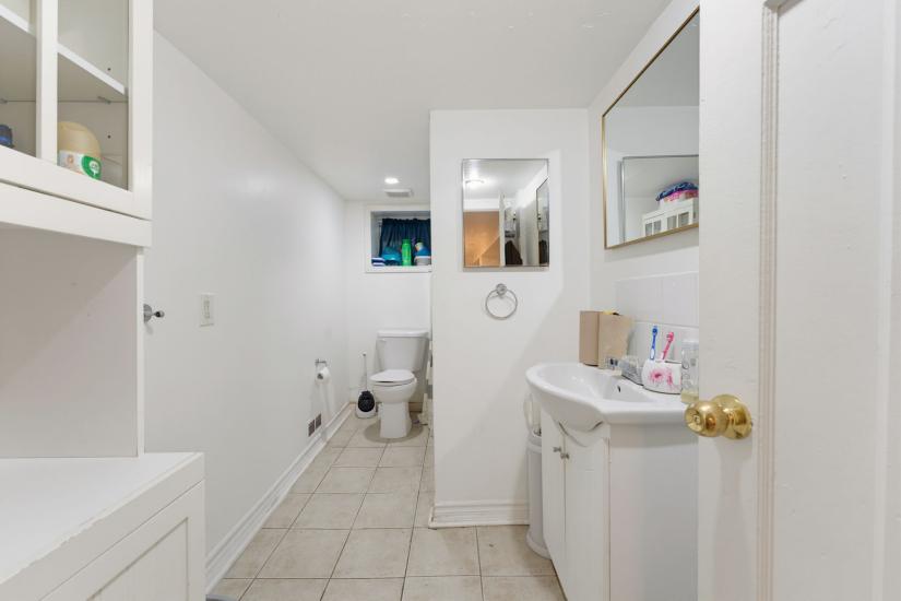 Property listing for 113 Wentworth St. S., Hamilton, ON
