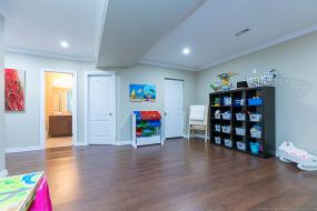Property listing for 48 Gregorio Court, Ancaster, ON