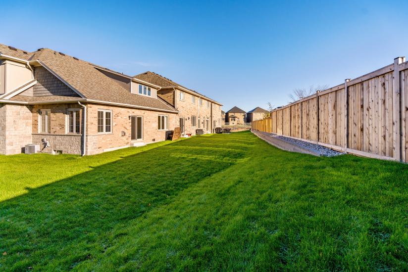 Property listing for 2 Dennis Drive, Smithville, Ontario