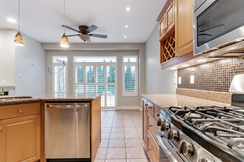 Property listing for 100 Davidson Blvd., Dundas, ON